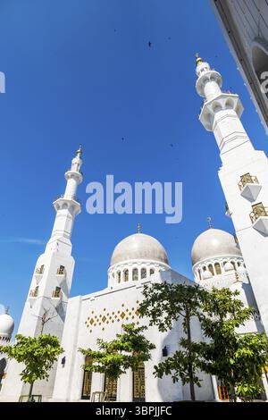 The Great Mosque of Central Java (Indonesian: Masjid Agung Jawa Tengah ...