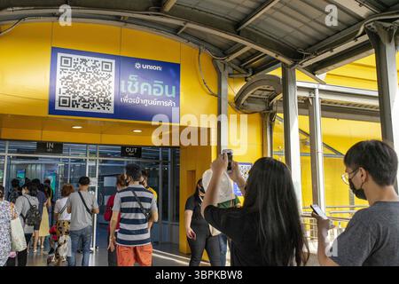 June 3, 2020, Bangkok, Thailand: Thai citizens in queue scanning the QR Code to check-in via the Thaichana website and application before entering at the department store, as a security protocol during the coronavirus crisis. (Credit Image: © Watcharawit Phudork/SOPA Images via ZUMA Wire) Stock Photo