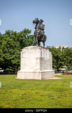 This statue of George Washington depicts the first President of the ...