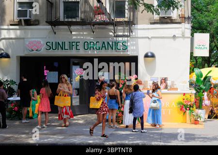 SunLife Organics, 482 W Broadway, New York, NYC storefront of a juice and acai bowl chain in Manhattan's SoHo. Stock Photo