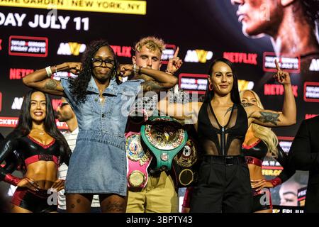 Cherneka Johnson vs. Shurretta Metcalf during Most Valuable Promotions