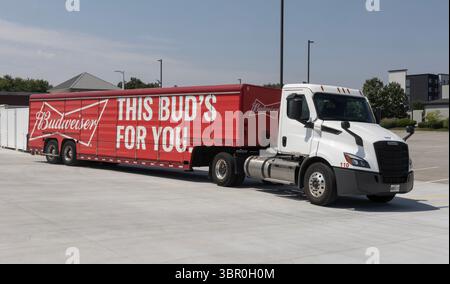 Budweiser beer delivery truck hi-res stock photography and images