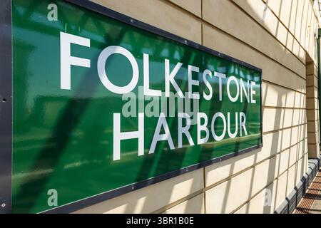 Close up of vintage green enamel Folkestone Harbour railway station sign Stock Photo