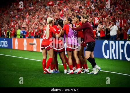 Sydney Schertenleib (Schweiz, #22) am Ball, SUI, Spanien vs Schweiz