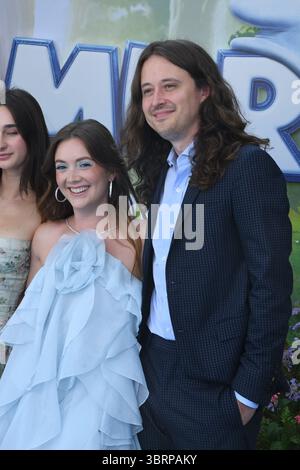 Billie Lourd, Austen Rydell attend the 2023 Vanity Fair Oscar Party at ...
