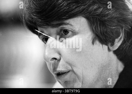Councilor of Essen Bloemendaal Bloemendaal, Whizgle News, Dutch Desk, The Netherlands, 1950 - 2000 on 06-10-1992. These topics appear in the image. The scene captures a close-up view of a person's profile, showcasing subtle details in their facial features. The individual has medium-length dark hair that slightly frames their face, with strands softly falling over their forehead. Their expression conveys a sense of contemplation or seriousness, with lips pursed gently, suggesting they are engaged in thoughtful discourse. The lighting is soft yet directional, enhancing the contours of their fac Stock Photo