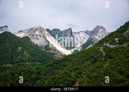 The Apuan Alps  producing the famous Carrara marble, known for its white and grey veining in province of Massa and Carrara in Tuscany region, Northern Stock Photo