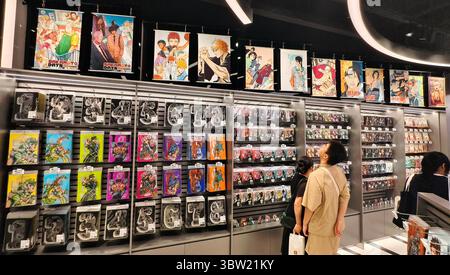 Customers consume in shonen jump shop, the world's first commercial
