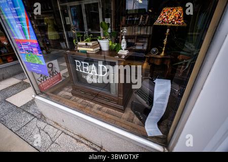 Read sign on old television in Frostburg, Maryland, USA. Stock Photo