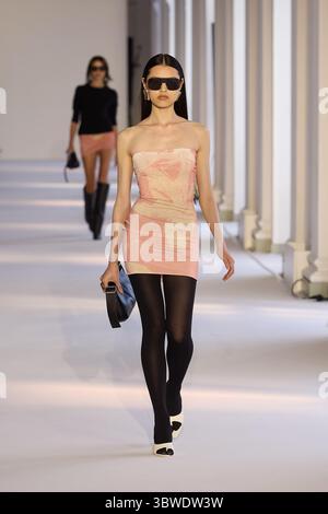 Berlin, Germany. 5th July, 2025. A model walks the vibrant runway during the unique Ioannes SS26 fashion show at the grand Berlin Fashion Week. Stock Photo