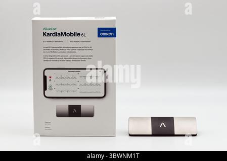 AliveCor Kardiamobile 6L by Omron. Personal ecg device for convenient and accurate remote heart health monitoring iso Stock Photo
