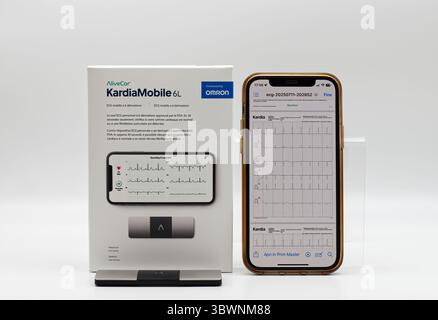 AliveCor Kardiamobile 6L by Omron. Personal ecg device for convenient and accurate remote heart health monitoring. Stock Photo