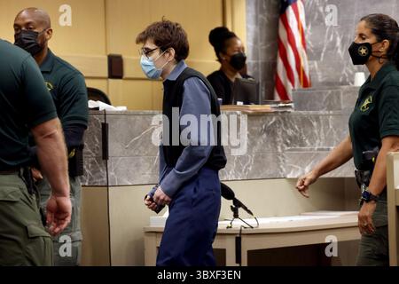 October 20, 2021, Ft. Lauderdale, Florida, USA: Marjory Stoneman Douglas High School shooter NIKOLAS CRUZ, 23, crosses the courtroom in handcuffs at the Broward County Courthouse in Fort Lauderdale, after being sentenced on four criminal counts stemming from his attack on a Broward County jail guard in November 2018. Cruz is accused of punching Sgt. Ray Beltran, wrestling him to the ground and taking his stun gun. (Credit Image: © Amy Beth Bennett/Sun Sentinel/ZUMA Press Wire) Stock Photo