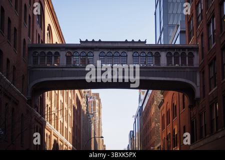 Aerial walkway of chelsea market seen from the High Line in New York ...