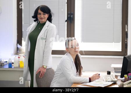 Two female lab technicians working in laboratory Stock Photo
