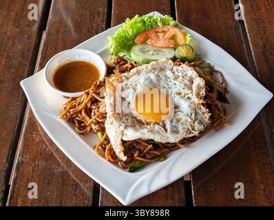 Mamak Fried Noddle with Sambal and Sunny Side-Up Egg Malaysian food Stock Photo