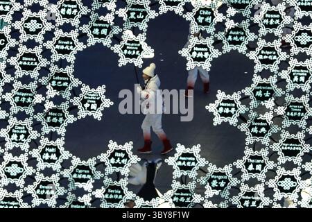 February 4, 2022, Beijing, Beijing, China: Dancer perform around a large snowflake while the screens beneath them tracks their footsteps and makes star appear at their feet during the Opening Ceremony of the 2022 Olympic Winter Games directed by Zhang Yimou at the Beijing National Stadium on February 4th 2022 in Beijing, China (Credit Image: © Mickael Chavet via ZUMA Press Wire) Stock Photo