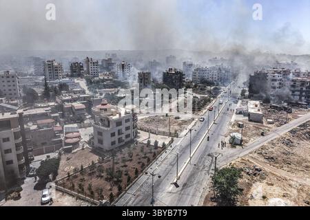 As Suwayda, Syria. 19th July, 2025. An aerial view shows the city of As Suwayda, with smoke rising from burning houses amid clashes between tribal fighters and local Druze factions in southern Syria. Fear and shock grip the province following the escalation of isolated clashes into one of the deadliest outbreaks of violence the region has seen in years. Credit: Moawia Atrash/dpa/Alamy Live News Stock Photo