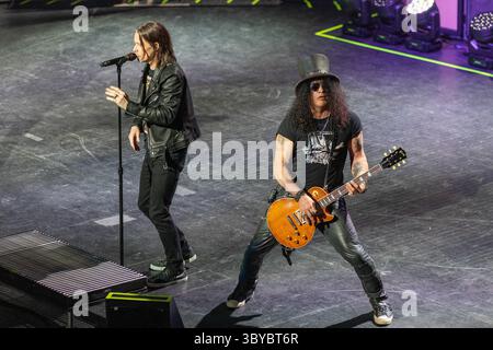 Slash featuring Myles Kennedy and Conspirators perform at Rock on
