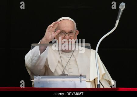 July 2, 2023, VATICAN CITY, Vatican City State (Holy See: Vatican City (Vatican City State (holy See)), 02/07/2023.- A handout photo made available by the Vatican Media shows Pope Francis leading the Angelus prayer from the window of his office overlooking St. Peter's Square in Vatican City, 02 July 2023. (Papa, Italia) (Credit Image: © Vatican Media Handout/Handout via ZUMA Press Wire) Stock Photo