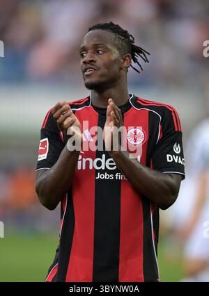 michy-batshuayi-fotografiert-beim-fu-ball-bundesliga-spiel-eintracht