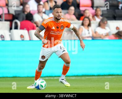 Houston, Texas, USA. 19th July, 2025. Houston Dynamo FC midfielder ARTUR (6) during a Major League Soccer match between Houston Dynamo FC and the Philadelphia Union on July 19, 2025, in Houston, Texas. (Credit Image: © Scott Coleman/ZUMA Press Wire) EDITORIAL USAGE ONLY! Not for Commercial USAGE! Stock Photo