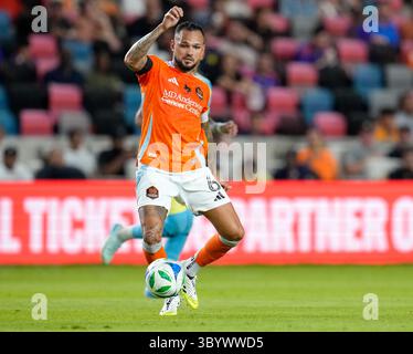 Houston, Texas, USA. 19th July, 2025. Houston Dynamo FC midfielder ARTUR (6) during a Major League Soccer match between Houston Dynamo FC and the Philadelphia Union on July 19, 2025, in Houston, Texas. (Credit Image: © Scott Coleman/ZUMA Press Wire) EDITORIAL USAGE ONLY! Not for Commercial USAGE! Stock Photo