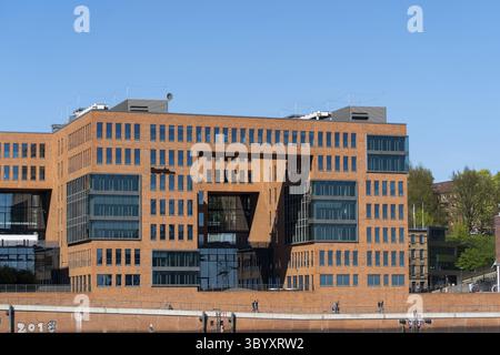Modern office architecture made of red clinker brick with generous window fronts and geometric facade design shows the publishing building of Hubert Stock Photo