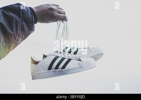 adidas gazelle silver green womens adidas Originals Superstar Vintage - KJ1712 | SNS