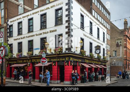 The Auld Dubliner pub building in the Temple Bar district of Dublin Stock Photo