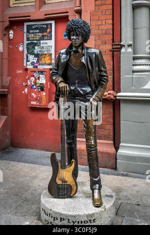 Bronze statue of Phil Lynott by sculptor Paul Daly in Harry Street, Dublin city center, Ireland Stock Photo