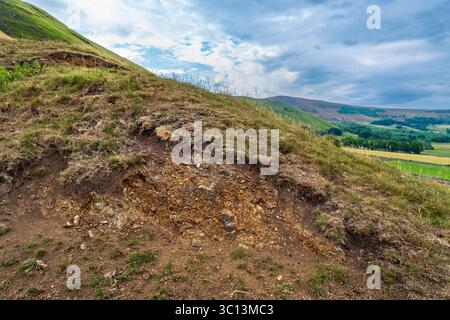 The Speedwell Vent, a volcanic ash deposit at the base of Long Cliff ...