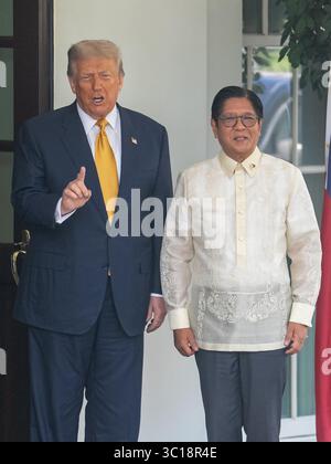 Washington, USA. 22nd July, 2025. U.S. President Donald Trump (L) welcomes Philippine President Ferdinand Romualdez Marcos Jr. at the White House in Washington, DC, the United States, on July 22, 2025. Credit: Hu Yousong/Xinhua/Alamy Live News Stock Photo