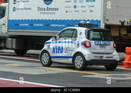 NYPD Smart Fortwo Car Travelling Along West 34th Street New York Stock Photo