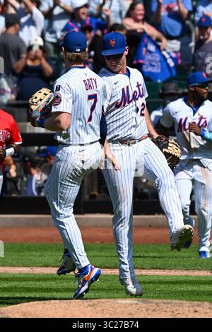 New York Mets' Brett Baty (7) warms up before a baseball game against ...