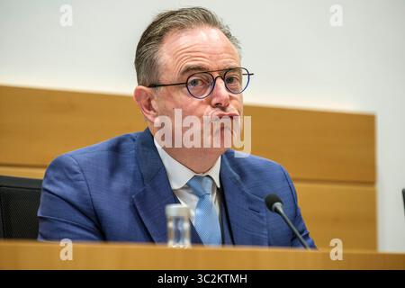 Prime Minister Bart De Wever delivers a speech at a session of the ...