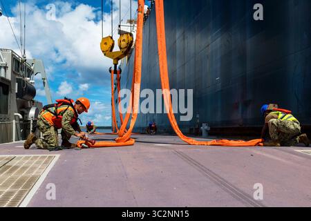 Sailors use an Improved Navy Lighterage System (INLS) power module ...