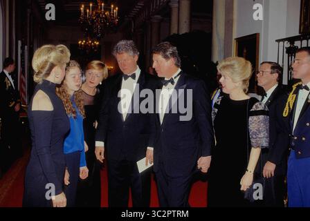 hillary clinton dress state dinner Former President Bill Clinton and former Secretary of State Hillary Clinton returned to the White House on Thursday evening for the state dinner in honor of Kenyan President William Ruto., Watch more