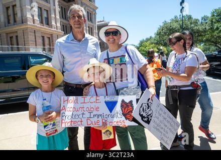 Austin, United States. 24th July, 2025. Former Congressman BETO O'ROURKE poses with a family during a rally at the Texas Capitol decrying Republican efforts to alter Texas congressional districts by gerrymandering current Democratic congressional seats. the Governor Greg Abbott-endorsed effort is intended to help President Donald Trump gain Republican seats in the U.S. House. Credit: Bob Daemmrich/Alamy Live News Stock Photo