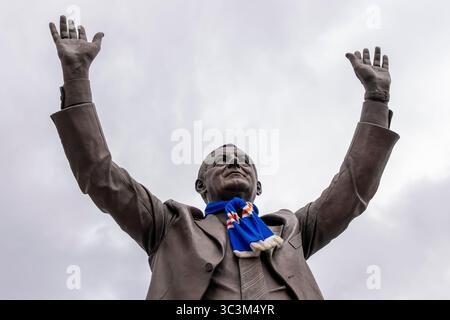 Walter Smith statue outside the Ibrox Stadium prior to the Pre-season Friendly match between Glasgow Rangers and Middlesbrough at Ibrox Park, Glasgow on Saturday 26th July 2025. (Photo: Trevor Wilkinson | MI News) Credit: MI News & Sport /Alamy Live News Stock Photo