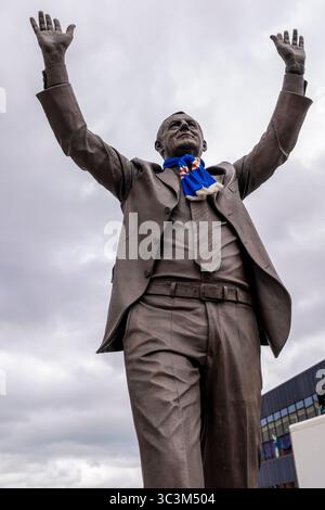 Walter Smith statue outside the Ibrox Stadium prior to the Pre-season Friendly match between Glasgow Rangers and Middlesbrough at Ibrox Park, Glasgow on Saturday 26th July 2025. (Photo: Trevor Wilkinson | MI News) Credit: MI News & Sport /Alamy Live News Stock Photo