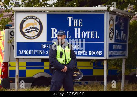 Epping, UK. 27th July 2025. A heavy police presence outside the Bell Hotel in Epping as both pro- and anti- migrant protesters gather. Several anti-migrant protests targeting the hotel have taken place, after an asylum seeker was charged with allegedly trying to kiss a 14-year-old girl. Credit: Vuk Valcic/Alamy Live News Stock Photo