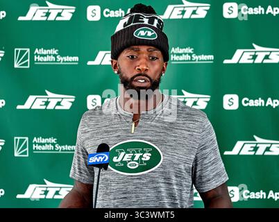 New York Jets quarterback Tyrod Taylor (2) and quarterback Lamar