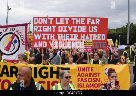 Epping, England, UK. 27th July, 2025. Protesters march in support of migrants in Epping. Several anti-migrant protests targeting the Bell Hotel, where migrants are housed, have taken place after an asylum seeker was charged with allegedly trying to kiss a 14-year-old girl. (Credit Image: © Vuk Valcic/ZUMA Press Wire) EDITORIAL USAGE ONLY! Not for Commercial USAGE! Stock Photo