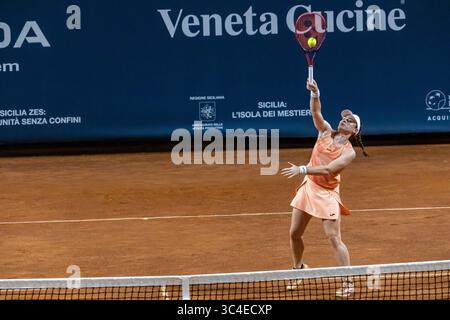 Palermo, Italy. 25th July, 2025. Palermo Ladies Open 2025: Julia Grabher vs Tamara Zidansek. Tamara Zidansek in action in Palermo. (Credit Image: © Antonio Melita/Pacific Press via ZUMA Press Wire) EDITORIAL USAGE ONLY! Not for Commercial USAGE! Stock Photo