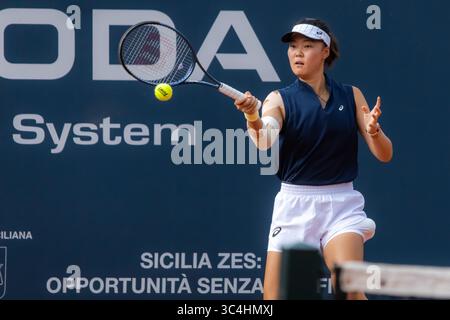 Palermo, Italy. 26th July, 2025. Palermo Ladies Open 2025: Estelle Cascino and Shuo Feng vs Momoko Kobori and Ayano Shimizu. Shuo Feng during the final match in Palermo. (Credit Image: © Antonio Melita/Pacific Press via ZUMA Press Wire) EDITORIAL USAGE ONLY! Not for Commercial USAGE! Stock Photo