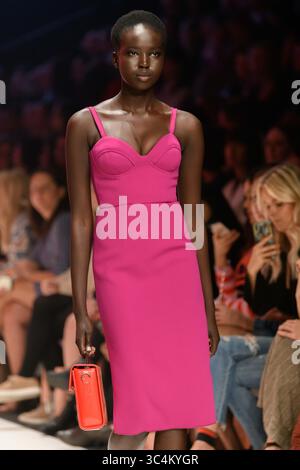 yeojin bae pink dress Yeojin Bae Long Sleeve Fuchsia Pink Dress Size 6