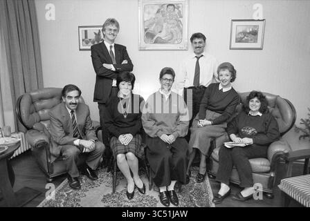 International club meeting Buitenveldert, Meetings, Amsterdam, The Netherlands, 12-10-1989 Whizgle News, Dutch Desk, The Netherlands, 1950-2000 A diverse group of individuals gathers indoors, seated and standing, around a cozy living space adorned with artwork. The atmosphere is warm and inviting, suggesting a friendly gathering or celebration among colleagues or friends. Stock Photo