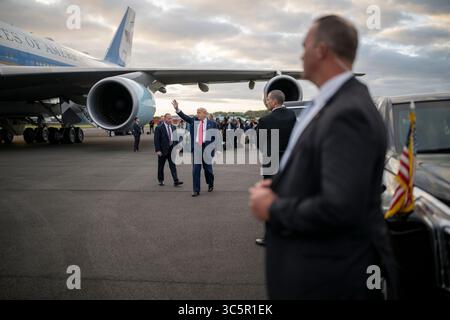Glasgow, Scotland, UK. 25th July, 2025. President Donald J. Trump disembarks Air Force One and speaks to press at Prestwick Airport, en route to Trump Turnberry, Friday, July 25, 2025, in Glasgow, Scotland. (Credit Image: © Daniel Torok/White House/ZUMA Press Wire) EDITORIAL USAGE ONLY! Not for Commercial USAGE! Stock Photo