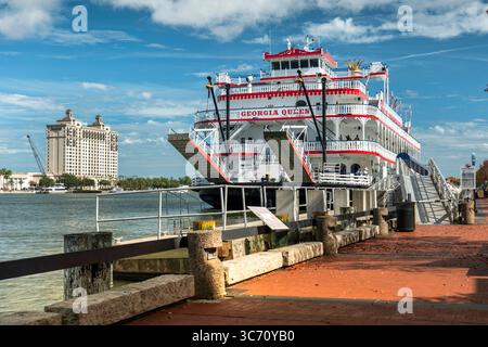 Savannah Georgia paddleboat docked along River Street waterfront Stock Photo